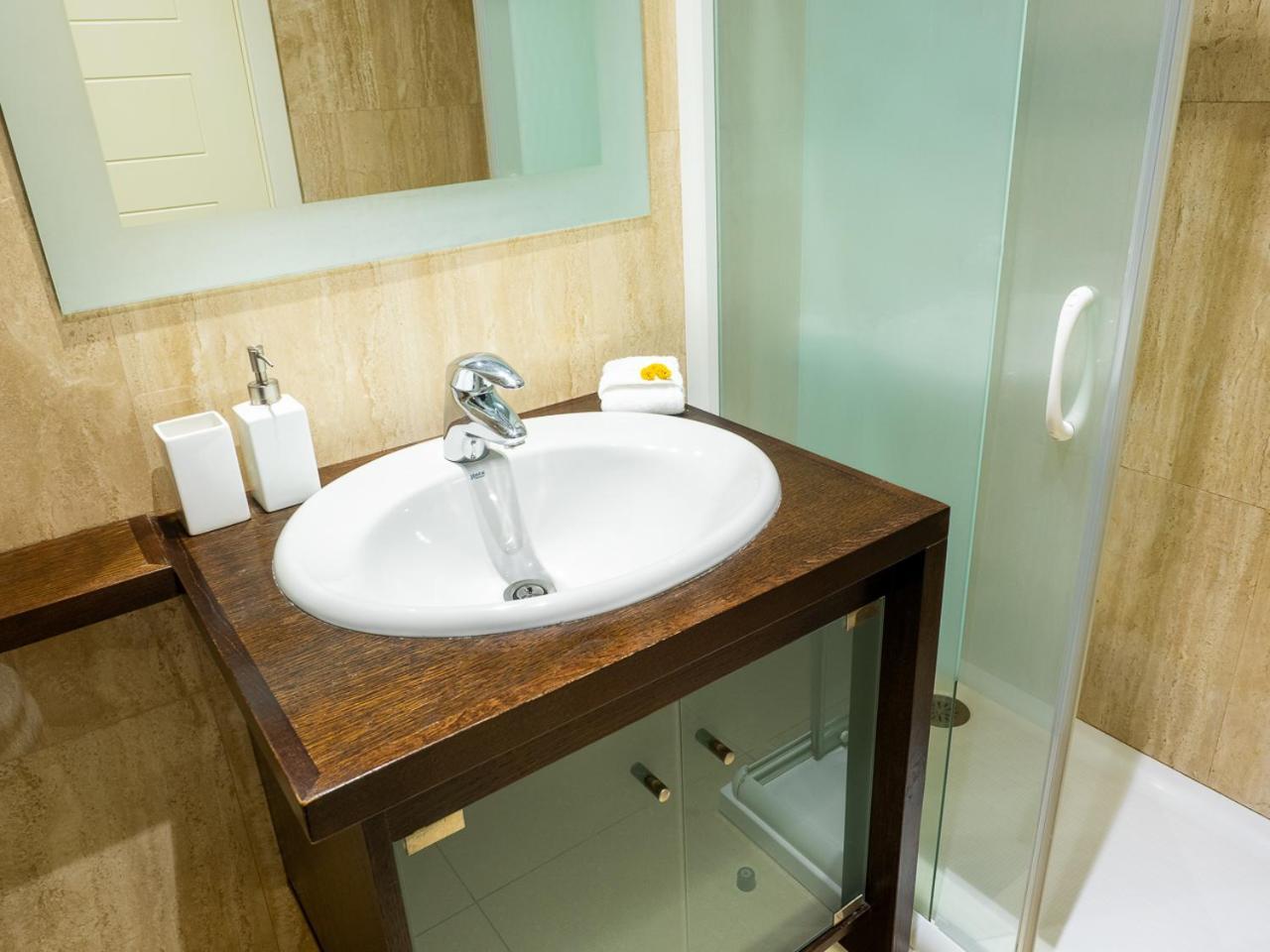 Apartment Abora Garden With Terrace, Pool, Extensive Gardens And Free Parking