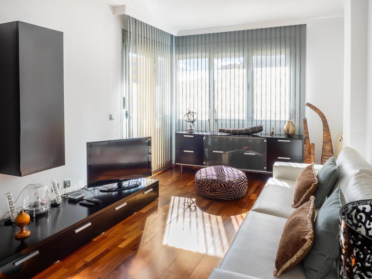 Apartment Abora Garden With Terrace, Pool, Extensive Gardens And Free Parking
