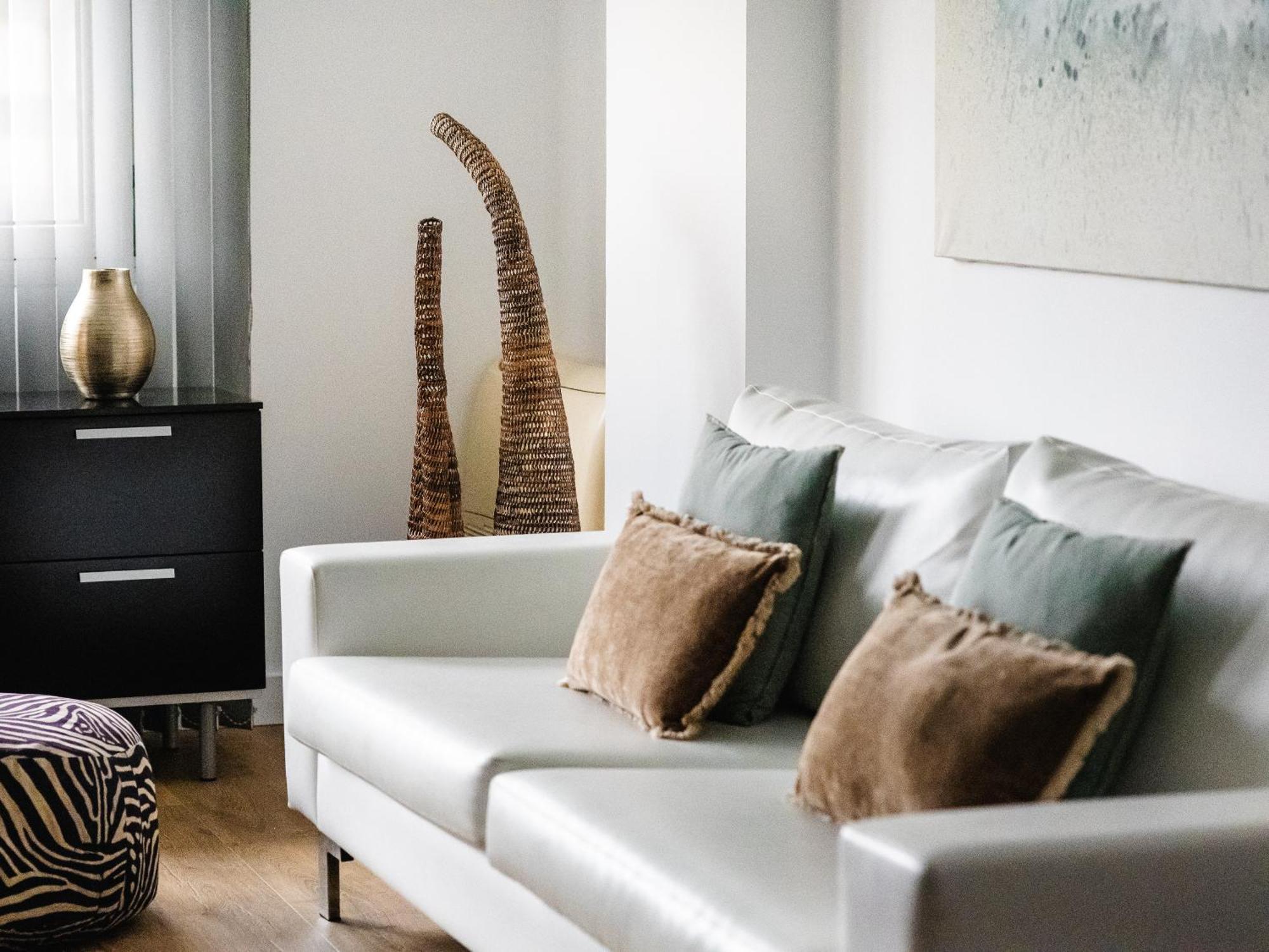 Abora Garden With Terrace, Pool, Extensive Gardens And Free Parking Apartment