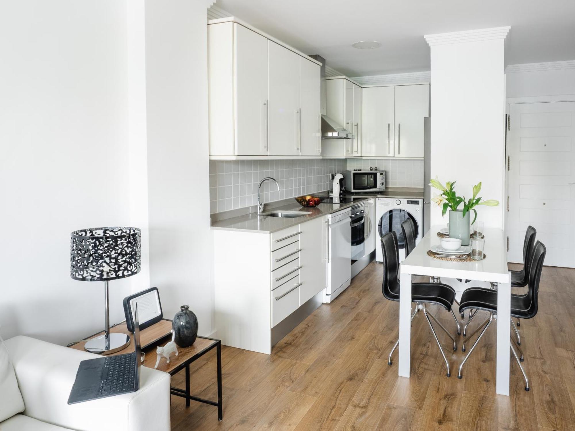 Abora Garden With Terrace, Pool, Extensive Gardens And Free Parking *