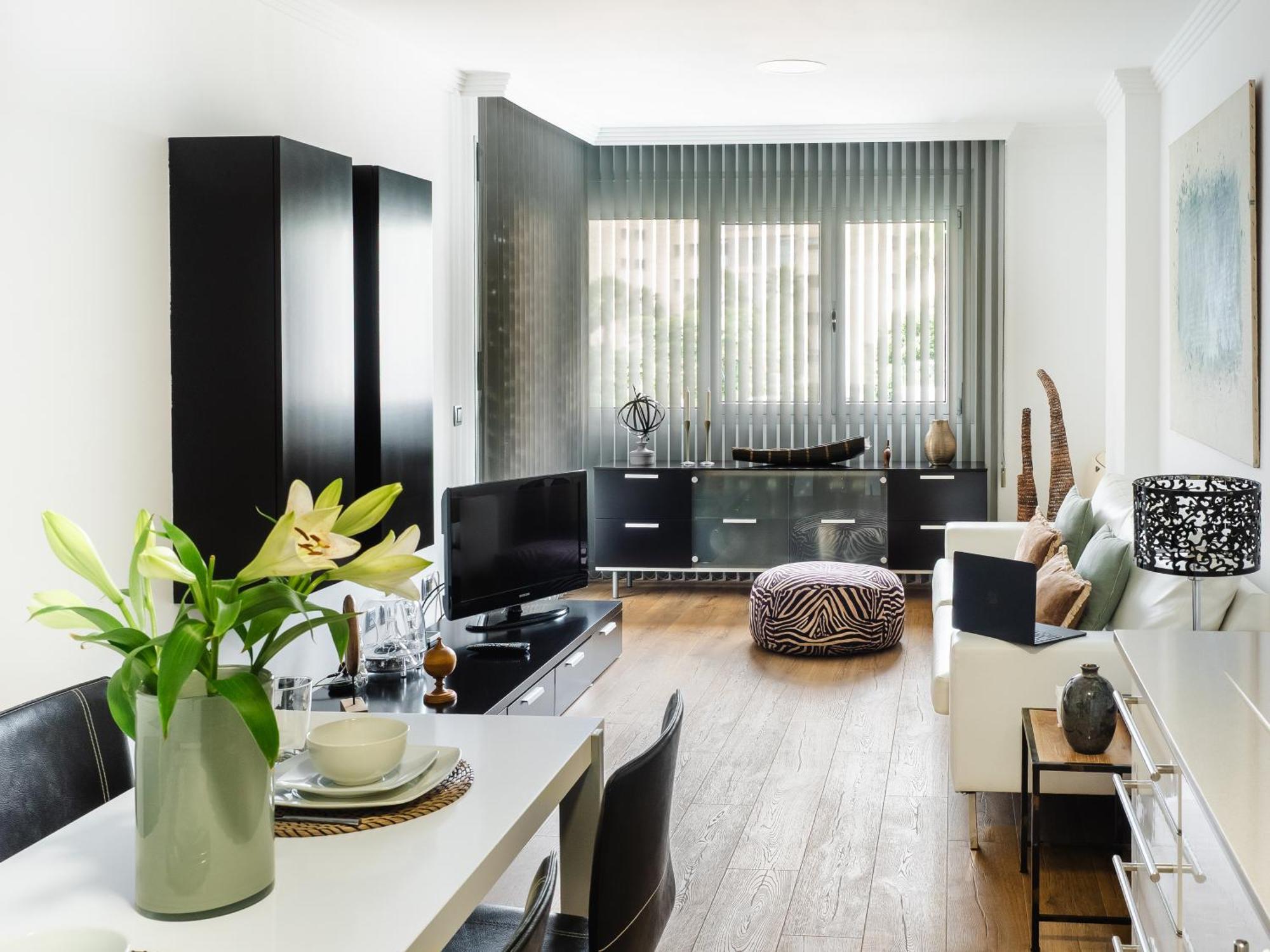 Abora Garden With Terrace, Pool, Extensive Gardens And Free Parking *